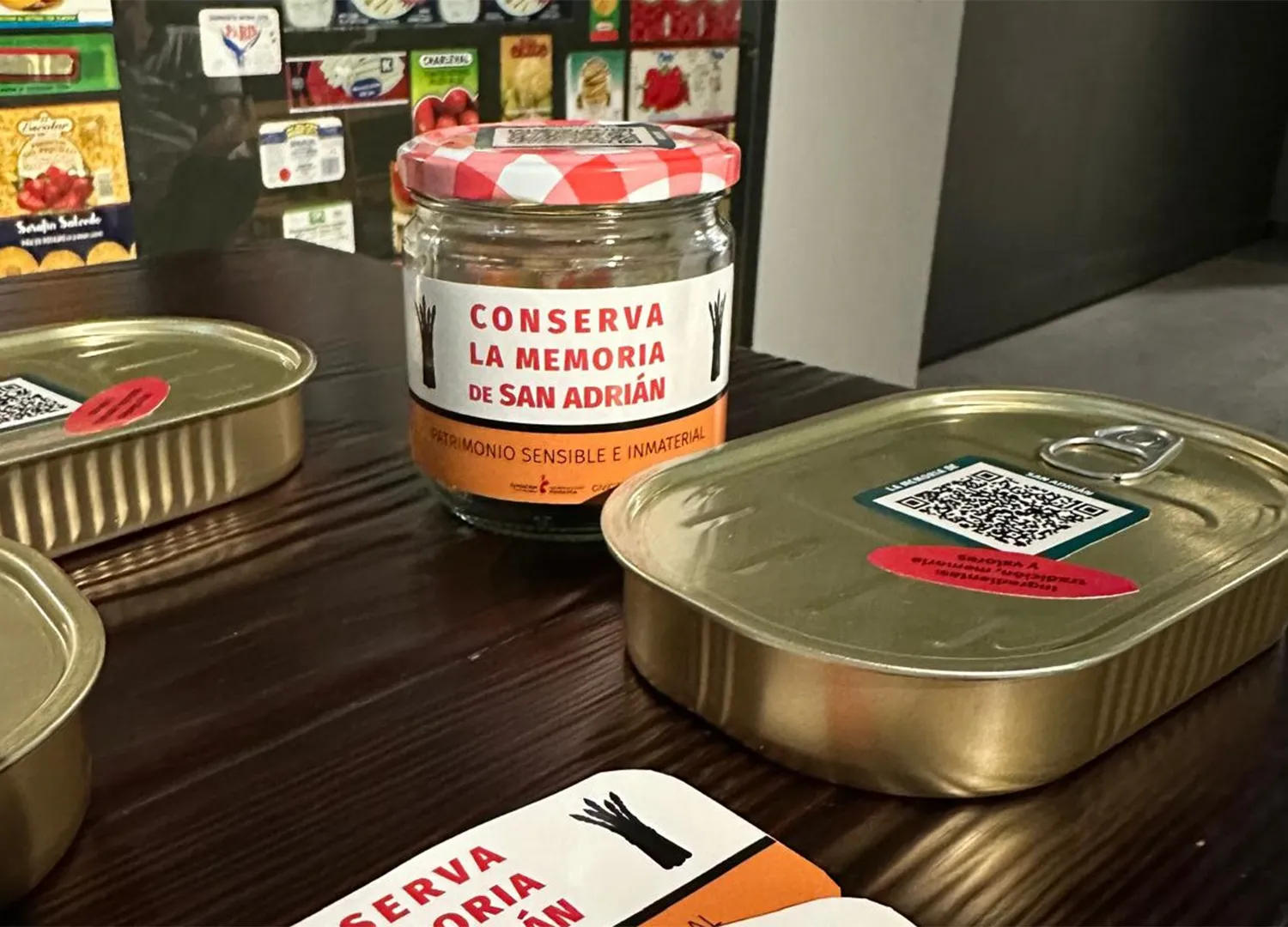 Img recuerdos en latas y botes de conserva